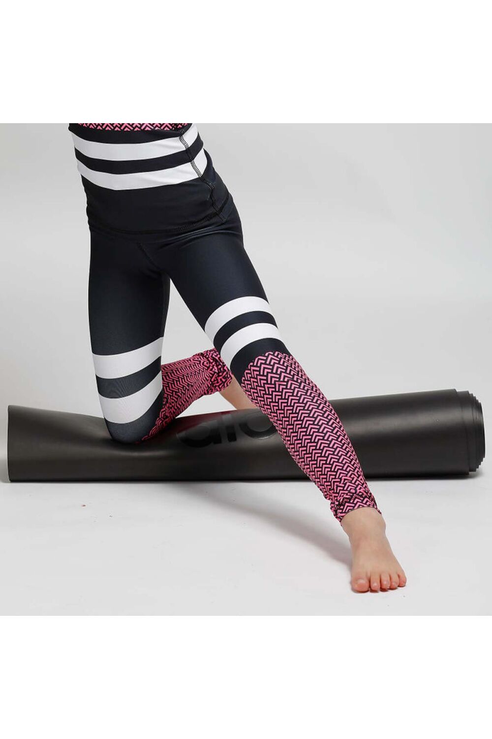 Kids Scaly pink fitness leggings