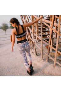 Kép 6/6 - Indi-Go Bambara geometrikus fitness leggings 'M'