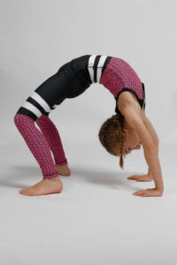 Kép 3/7 - Indigo Fitness Style – Kids Scaly pink fitness leggings