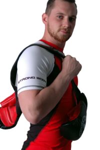 Kép 4/6 - Strong Body MOVE rövid ujjú edző felső, piros-fehér-fekete, S