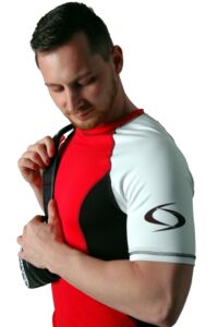Kép 3/6 - Strong Body MOVE rövid ujjú edző felső, piros-fehér-fekete, S